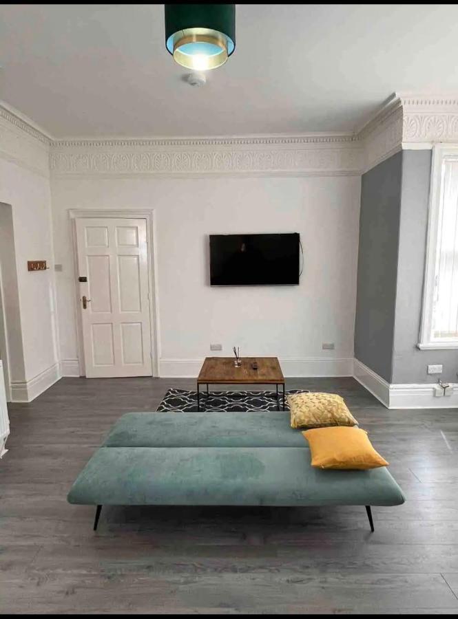 Lovely 1-Bedroom Apartment, Free Street Parking ニューカッスル・アポン・タイン エクステリア 写真
