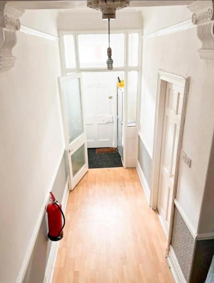 Lovely 1-Bedroom Apartment, Free Street Parking ニューカッスル・アポン・タイン エクステリア 写真