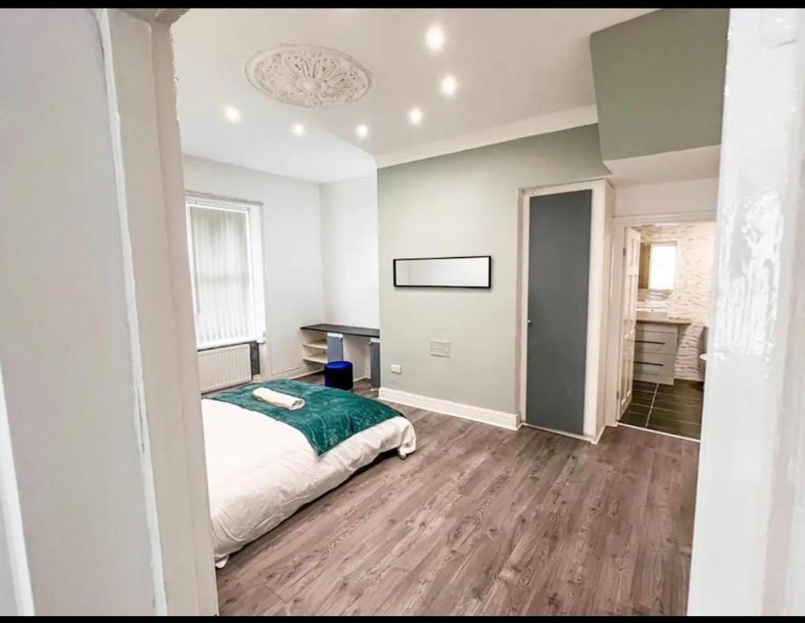 Lovely 1-Bedroom Apartment, Free Street Parking ニューカッスル・アポン・タイン エクステリア 写真