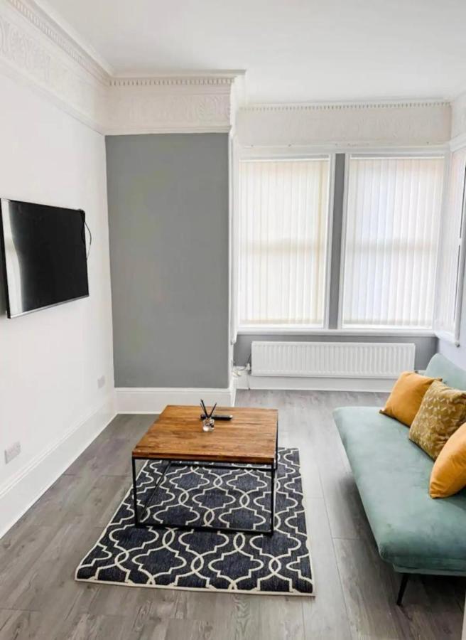 Lovely 1-Bedroom Apartment, Free Street Parking ニューカッスル・アポン・タイン エクステリア 写真