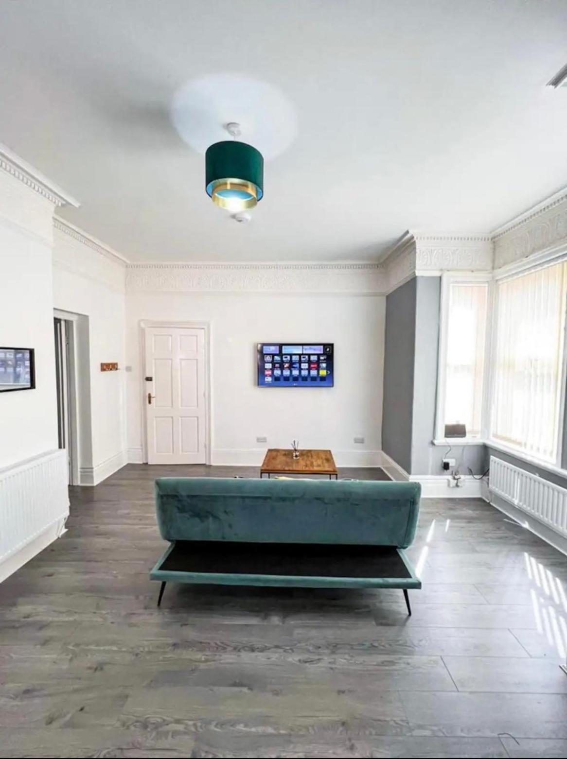 Lovely 1-Bedroom Apartment, Free Street Parking ニューカッスル・アポン・タイン エクステリア 写真