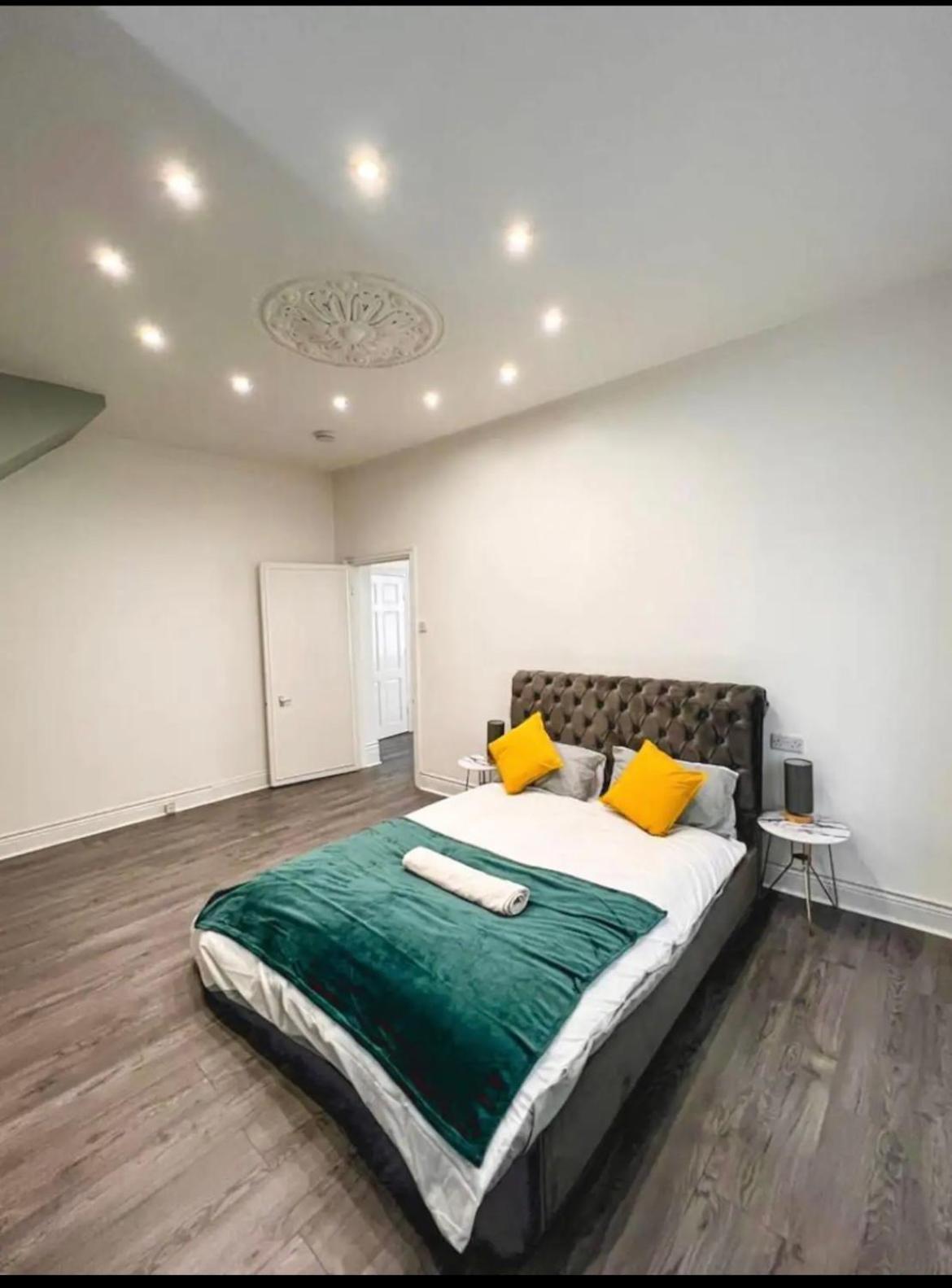 Lovely 1-Bedroom Apartment, Free Street Parking ニューカッスル・アポン・タイン エクステリア 写真